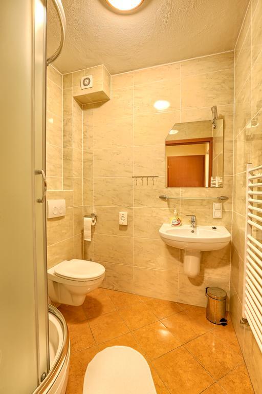 שאוסטוביצה Hotel Tenis חדר תמונה
