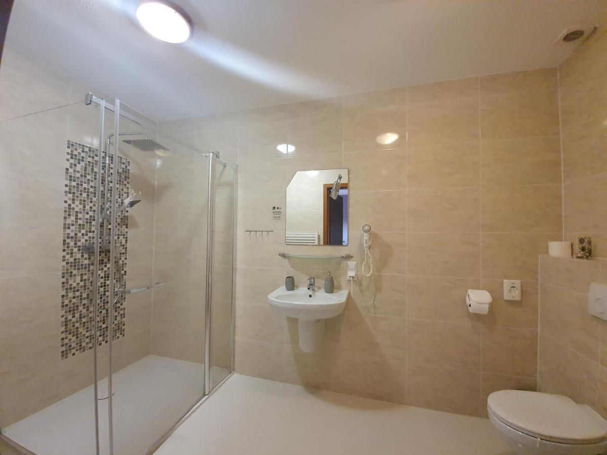 שאוסטוביצה Hotel Tenis מראה חיצוני תמונה